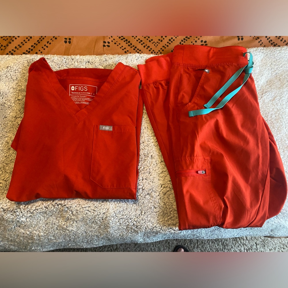 FIGS Red Scrub Set - LIKE NEW